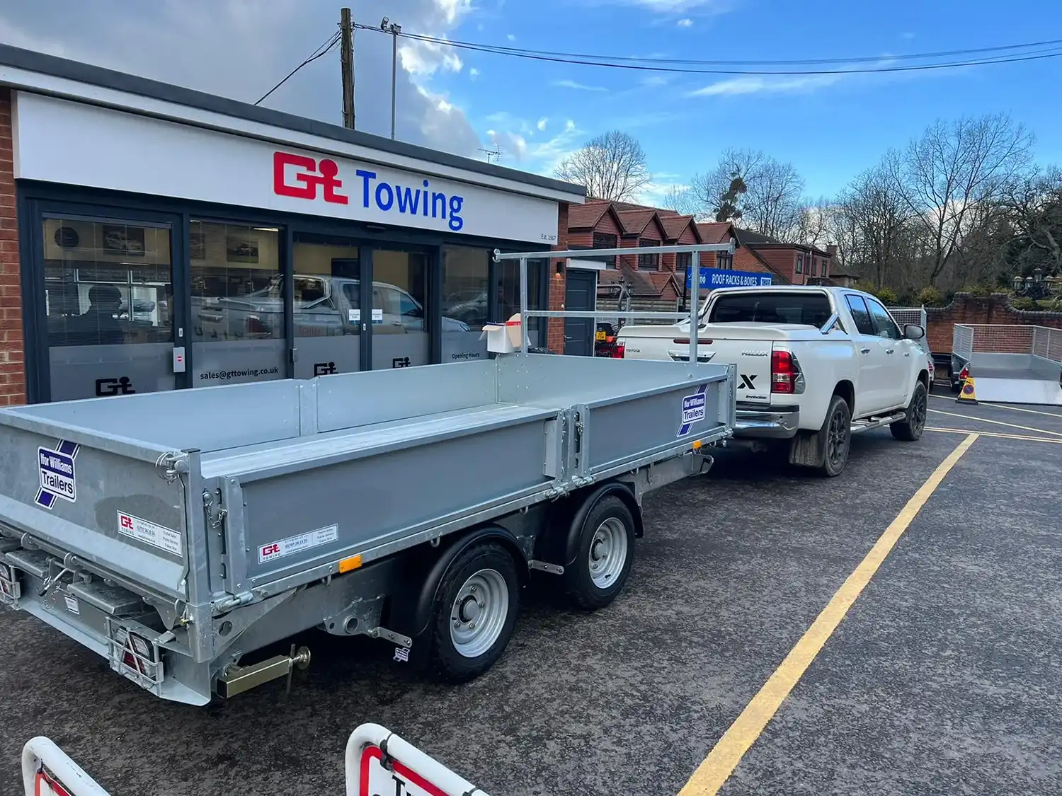 trailer outside showroom